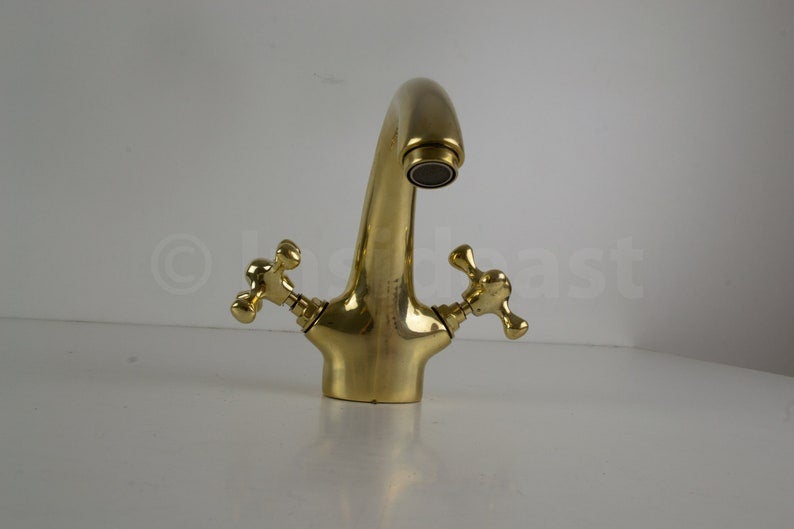 Brass Single Hole Bathroom Vanity Faucet