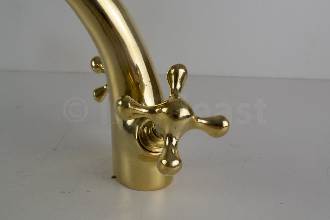 Brass Single Hole Bathroom Vanity Faucet