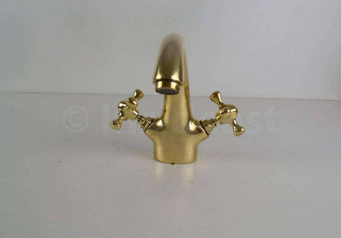 Brass Single Hole Bathroom Vanity Faucet